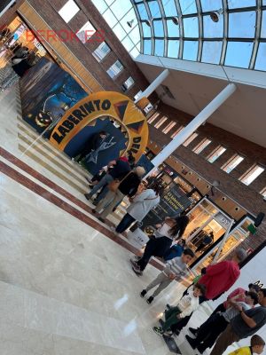 Mural Laberinto Artea Centro Comercial Bilbao 300x100000